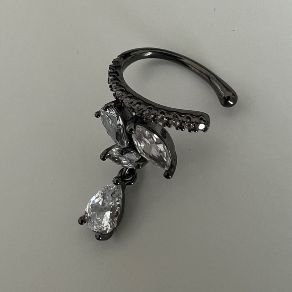 Ear Cuff Earring (Right) - Picture 4 of 4